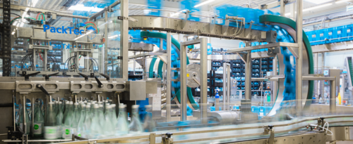 mitten in der Produktionsstrecke - Kästen und Flaschen machen den Eindruck, sich zu bewegen